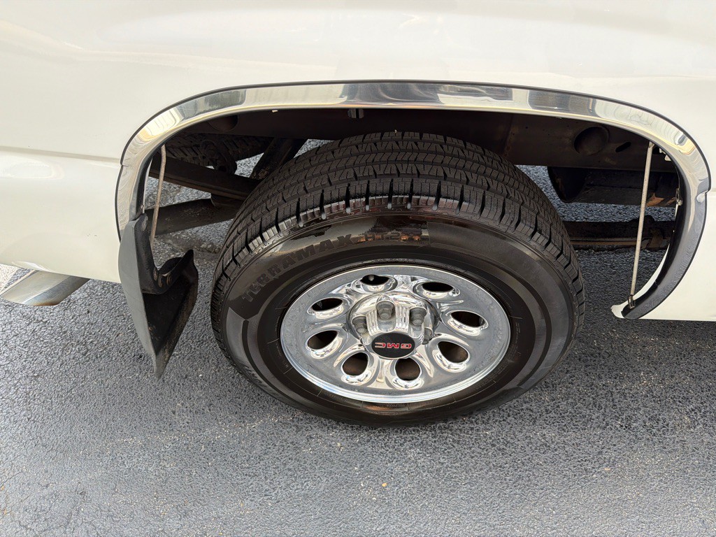 2005 GMC Sierra Image 16