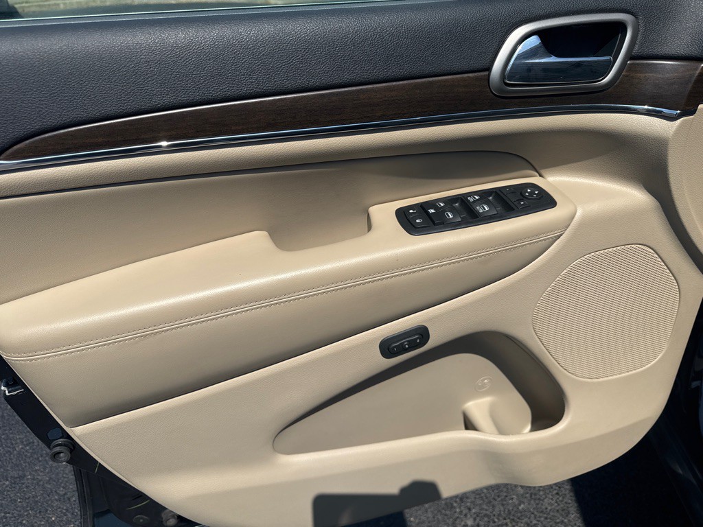 2017 Jeep Grand Cherokee Image 8