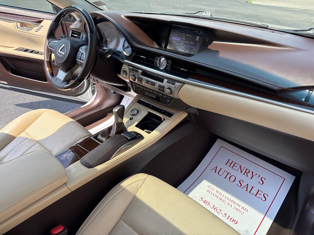 2016 Lexus ES 350 Image 17
