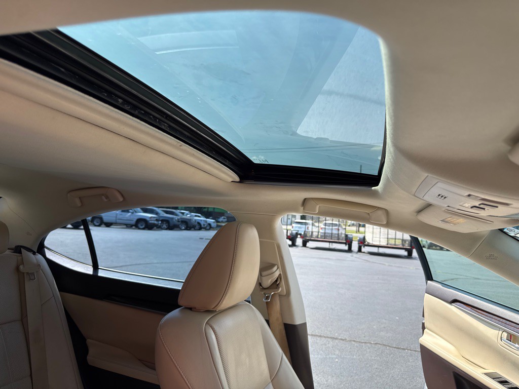 2016 Lexus ES 350 Image 19