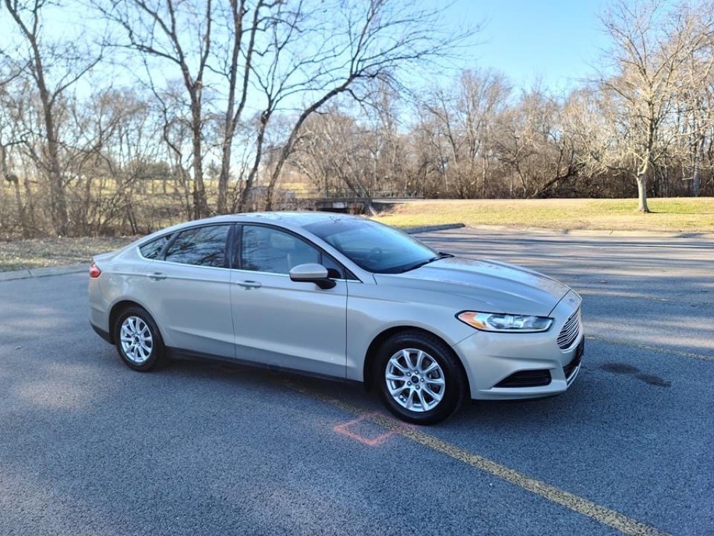 2015 Ford Fusion Image 2