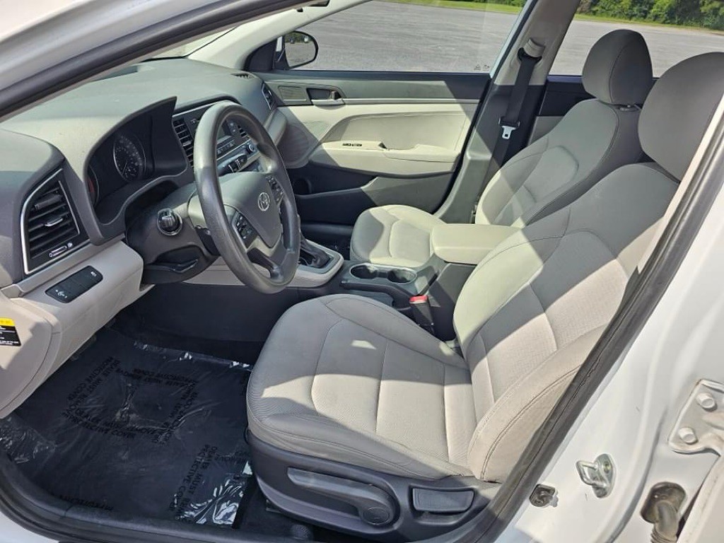 2017 Hyundai Elantra Image 5
