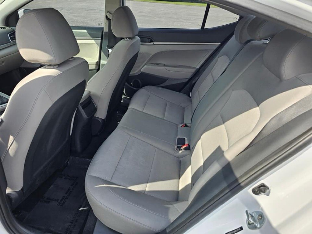 2017 Hyundai Elantra Image 6