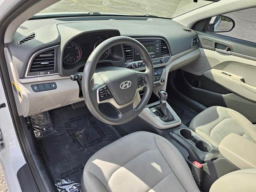 2017 Hyundai Elantra Image 7