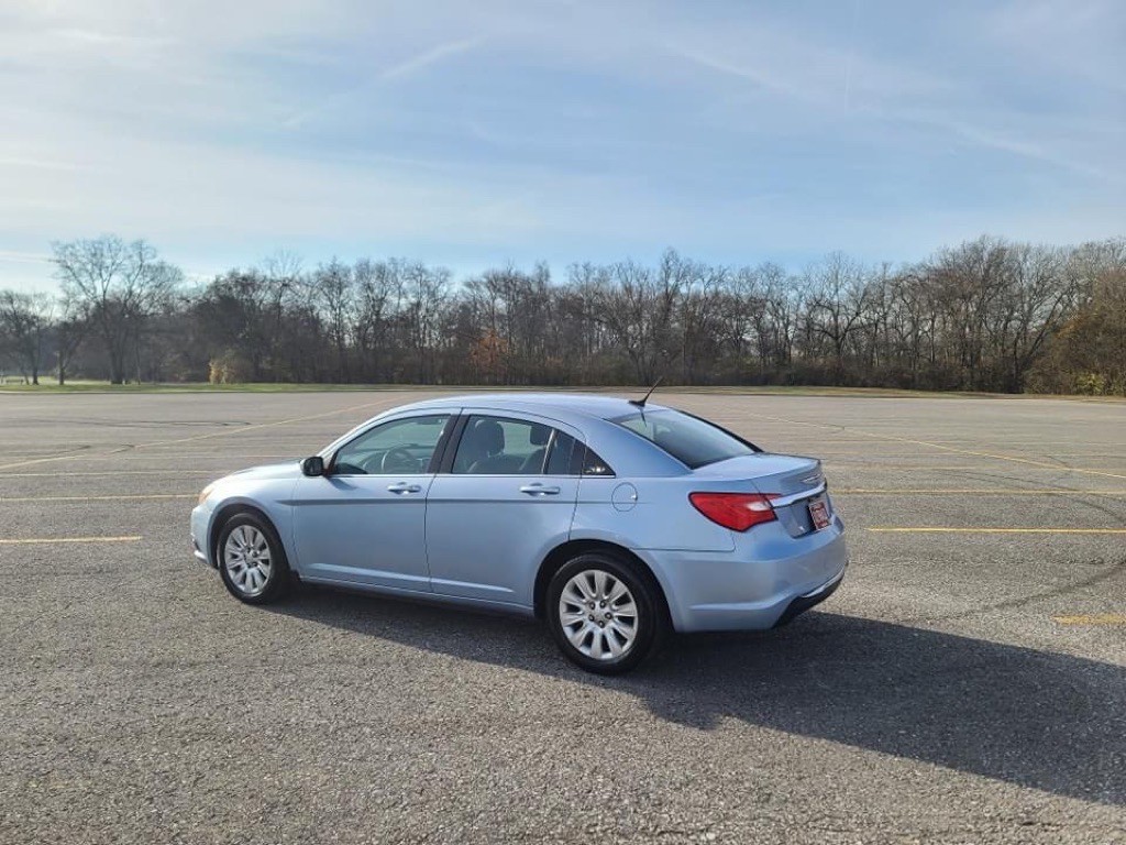 2014 Chrysler 200 Image 3