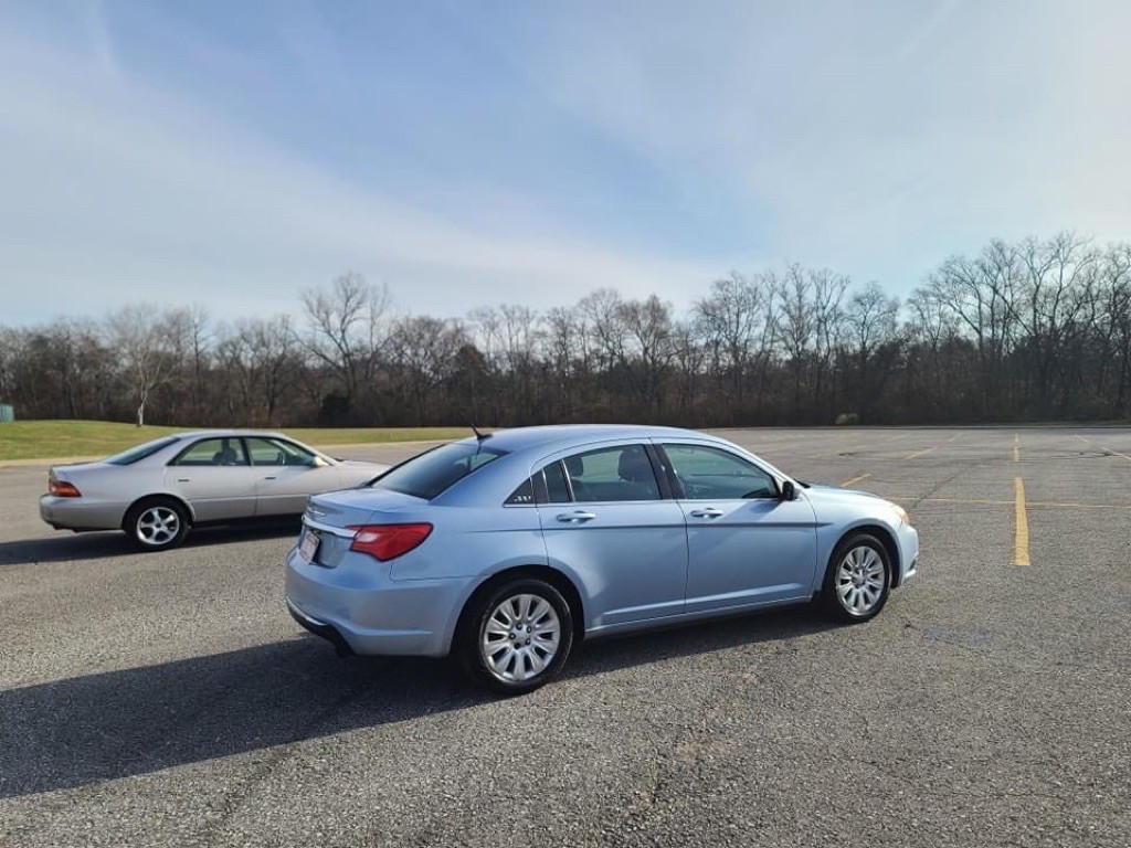 2014 Chrysler 200 Image 4