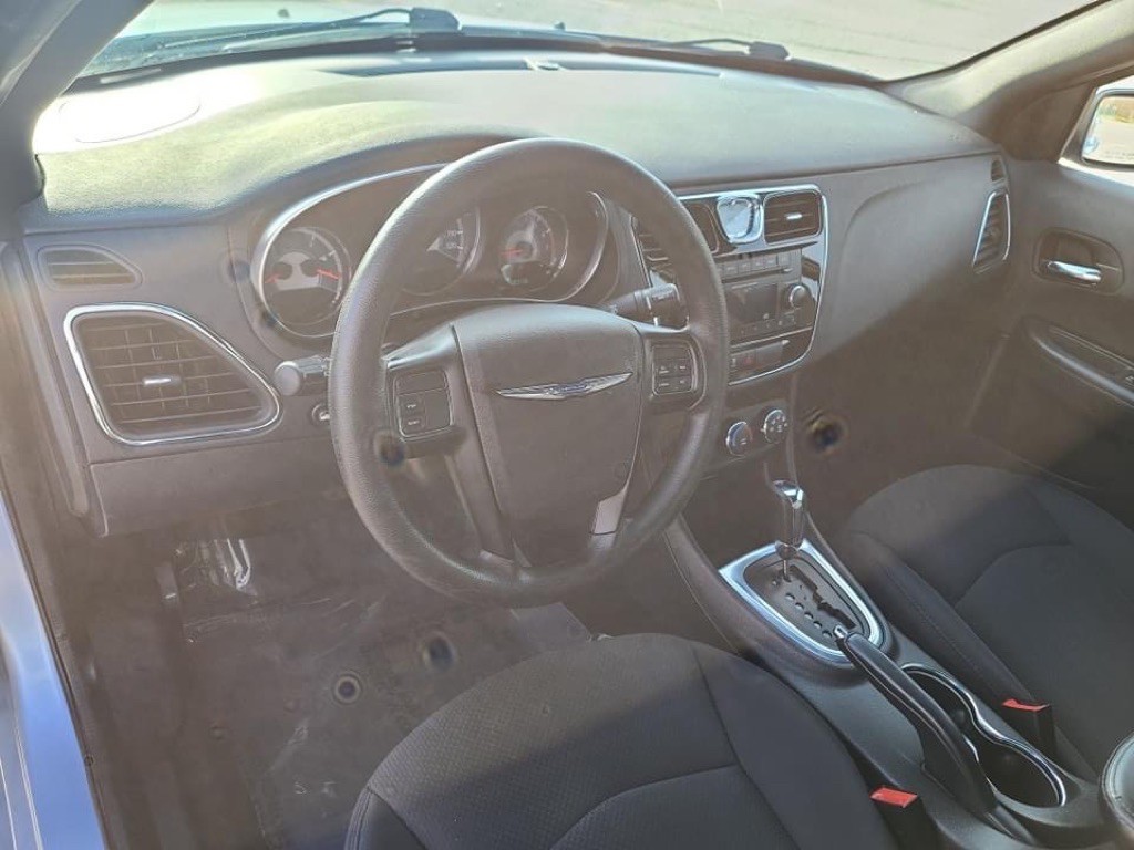 2014 Chrysler 200 Image 6