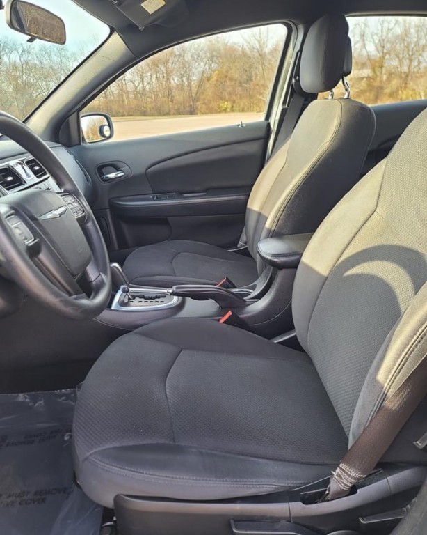 2014 Chrysler 200 Image 7