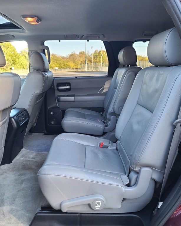 2010 Toyota Sequoia Image 6