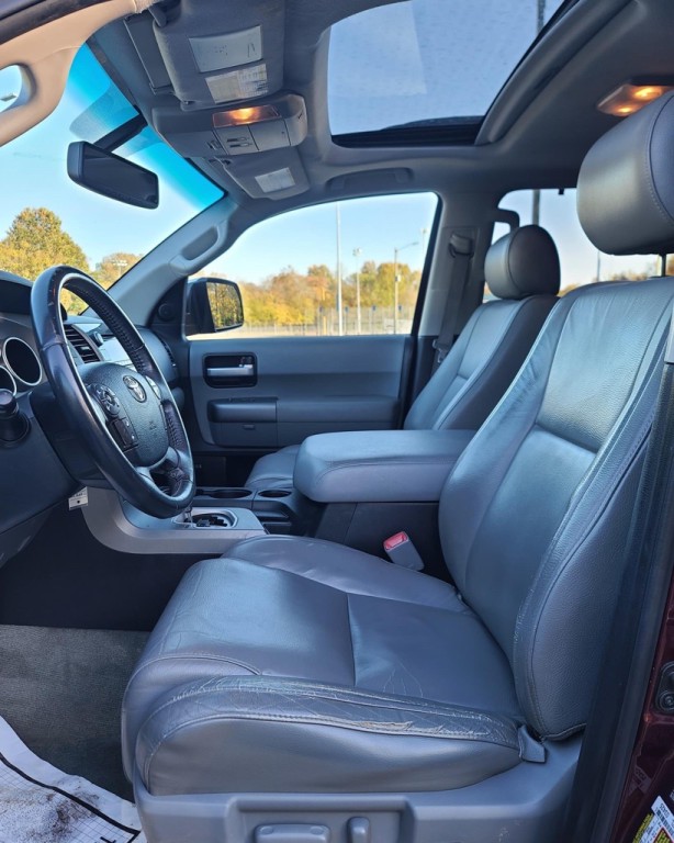 2010 Toyota Sequoia Image 7