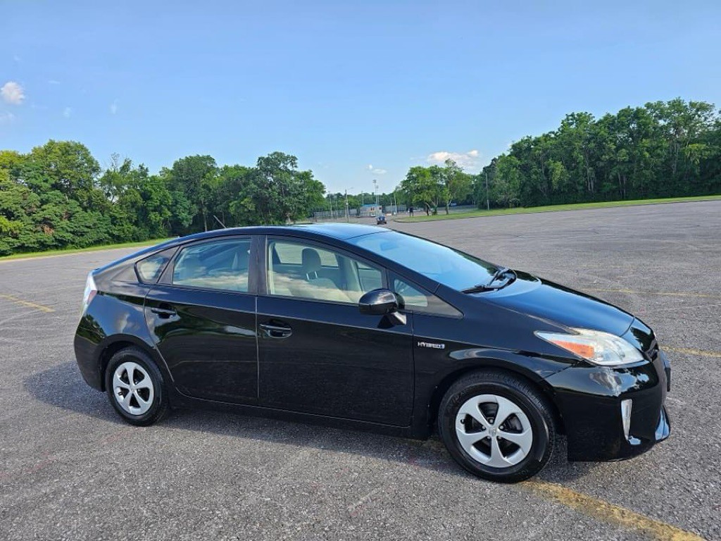2014 Toyota Prius Image 2
