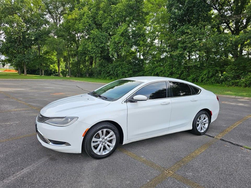 2015 Chrysler 200 Image 1