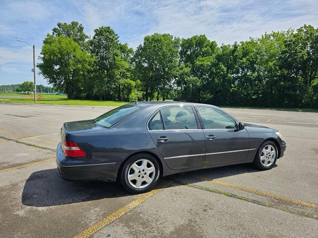 2004 Lexus LS Image 4