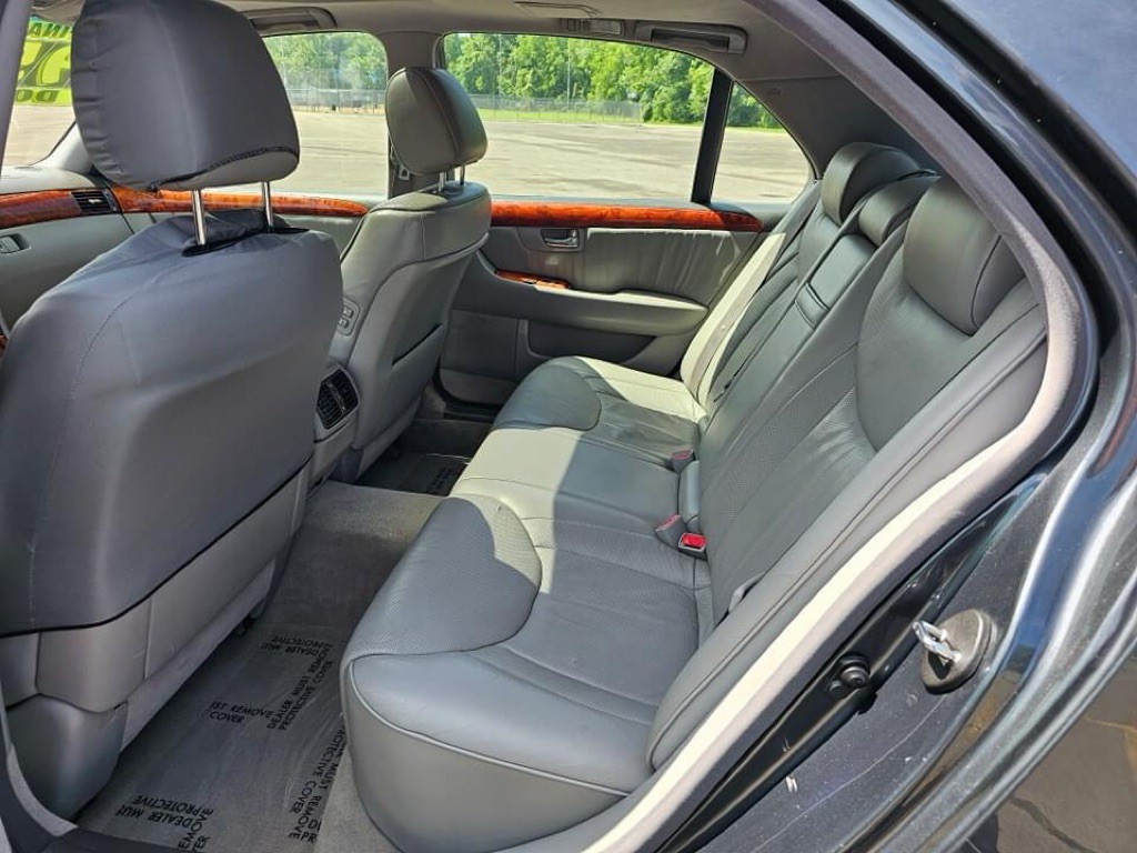2004 Lexus LS Image 6