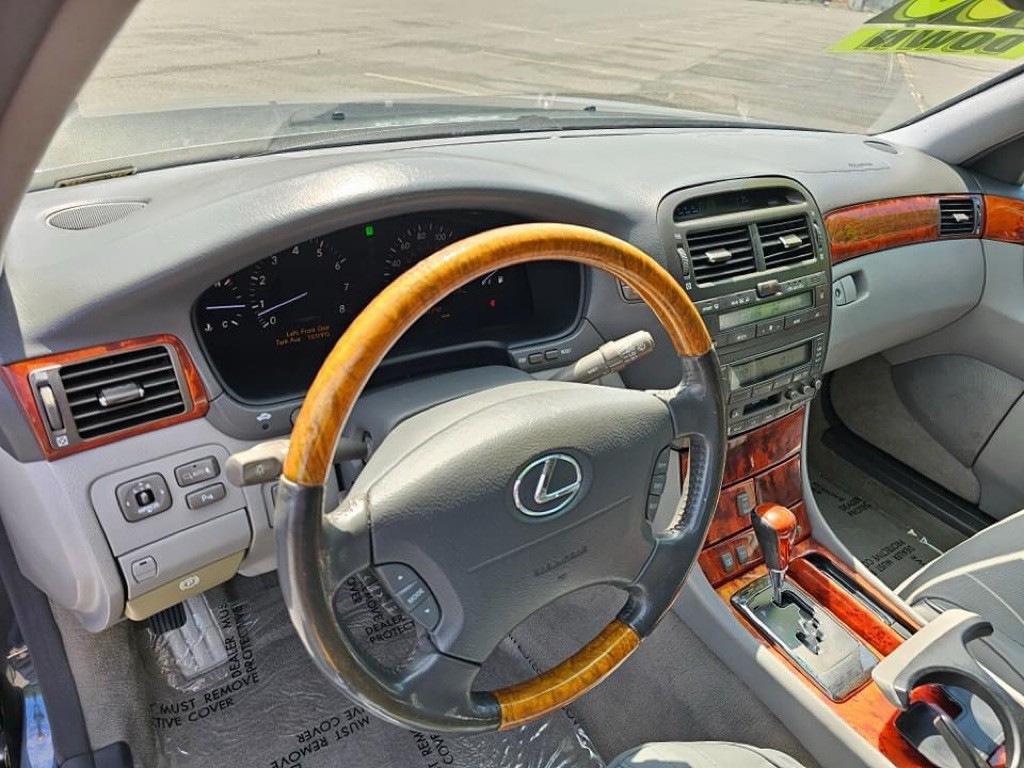 2004 Lexus LS Image 7