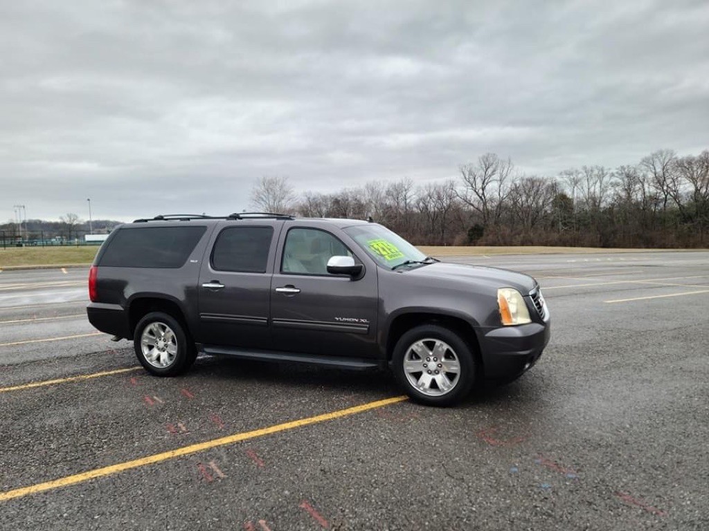 2011 GMC Yukon Image 2