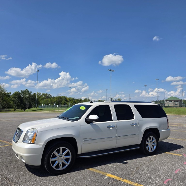 2012 GMC Yukon Image 2