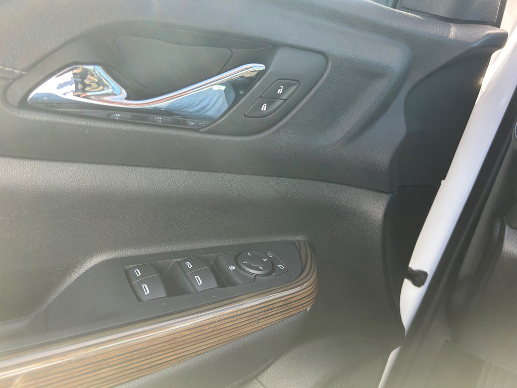 2022 GMC Acadia Image 12