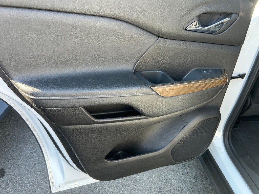 2022 GMC Acadia Image 17