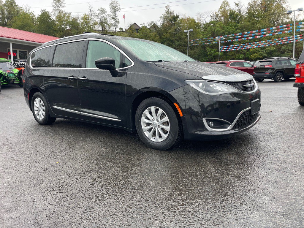 2018 Chrysler Pacifica Image 1