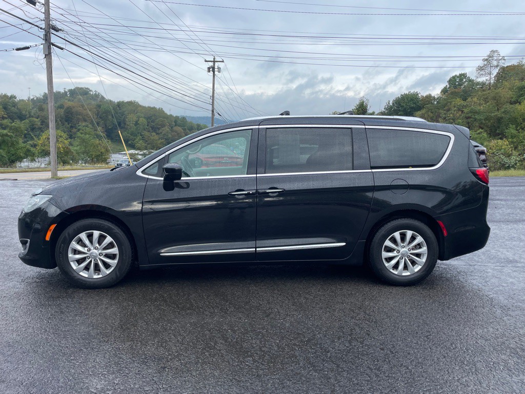 2018 Chrysler Pacifica Image 3