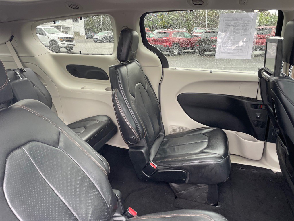 2018 Chrysler Pacifica Image 9