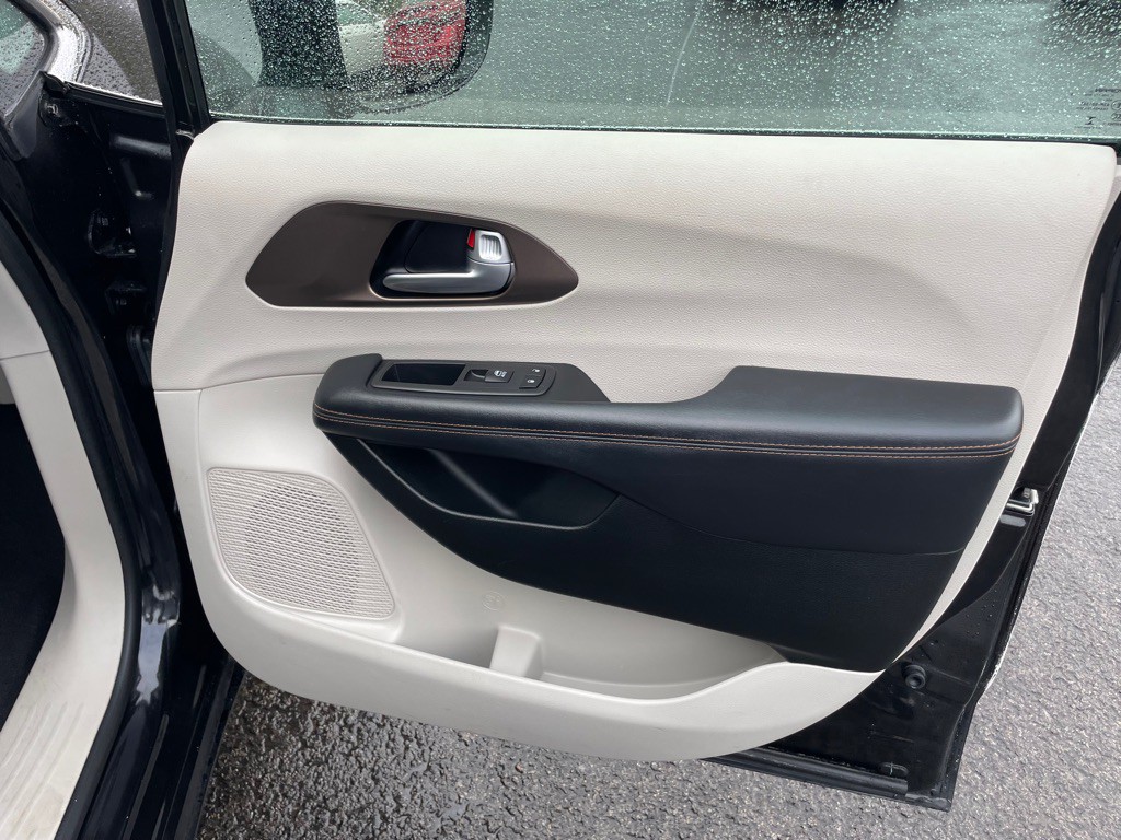 2018 Chrysler Pacifica Image 10