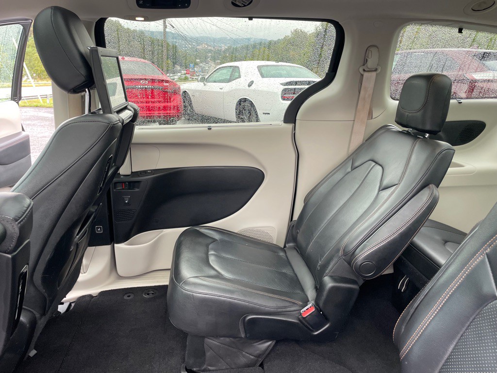 2018 Chrysler Pacifica Image 11