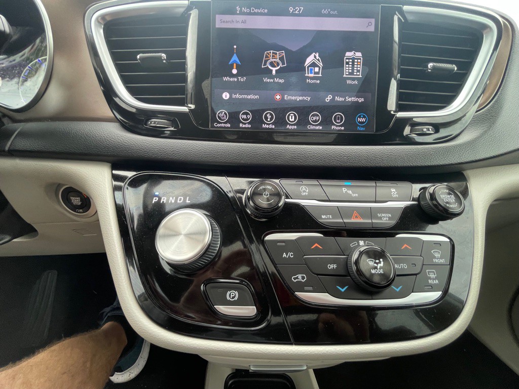 2018 Chrysler Pacifica Image 22