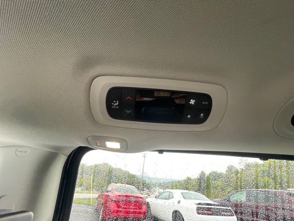 2018 Chrysler Pacifica Image 30