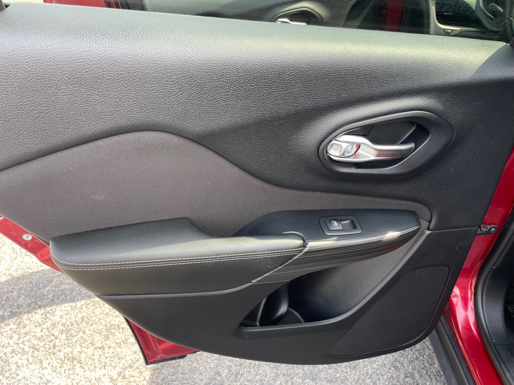 2016 Jeep Cherokee Image 8