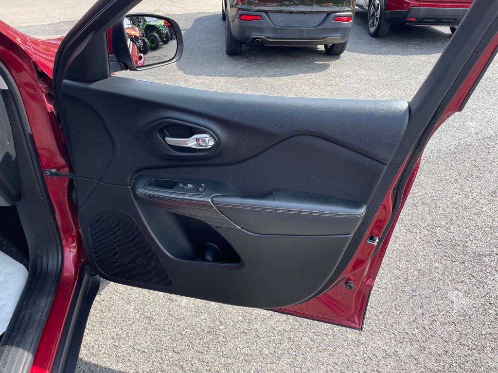 2016 Jeep Cherokee Image 11