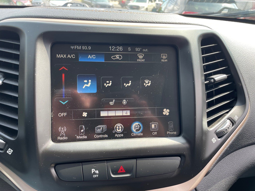 2016 Jeep Cherokee Image 16