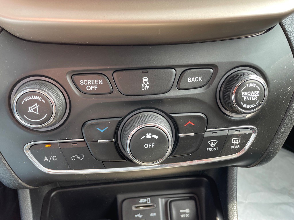 2016 Jeep Cherokee Image 19