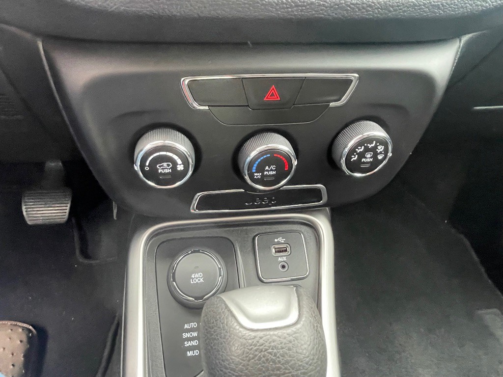 2017 Jeep Compass Image 9