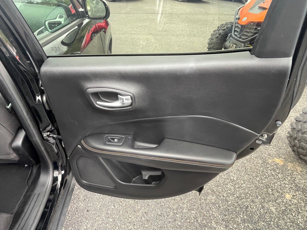 2017 Jeep Compass Image 16