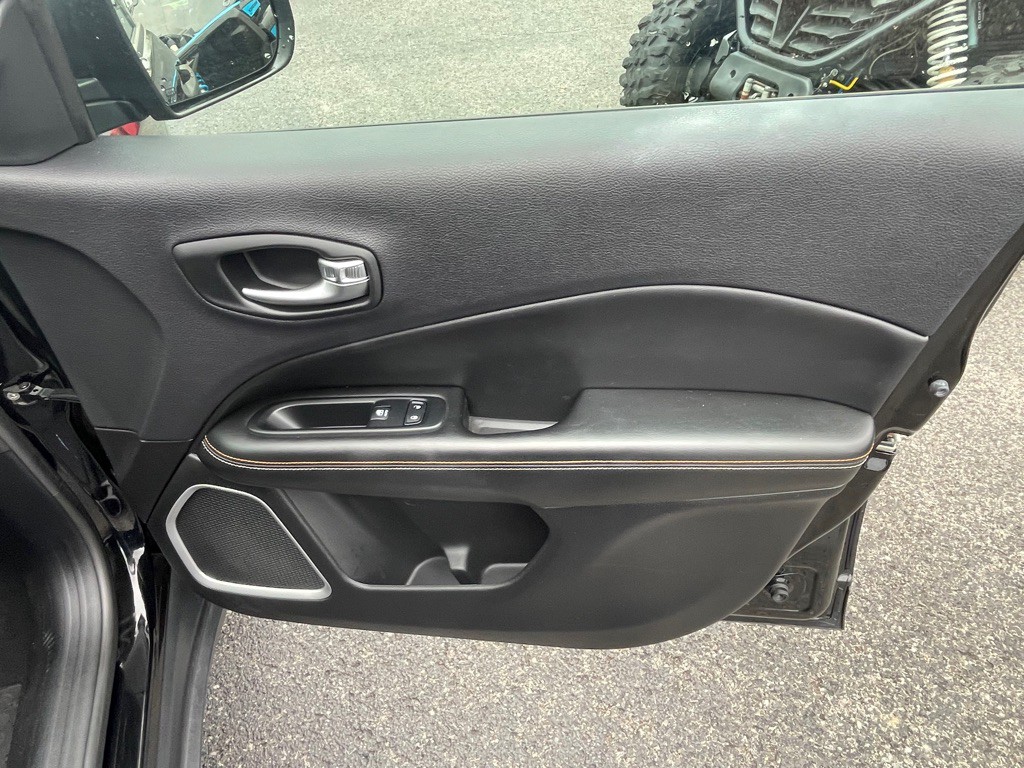 2017 Jeep Compass Image 17
