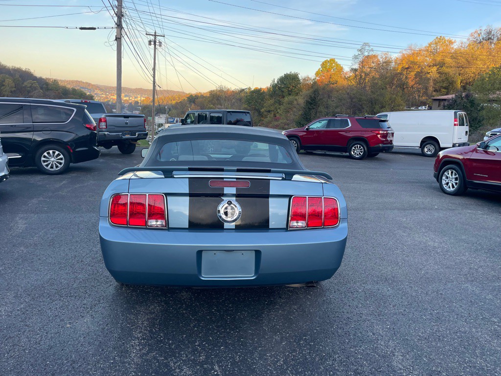 2005 Ford Mustang Image 4