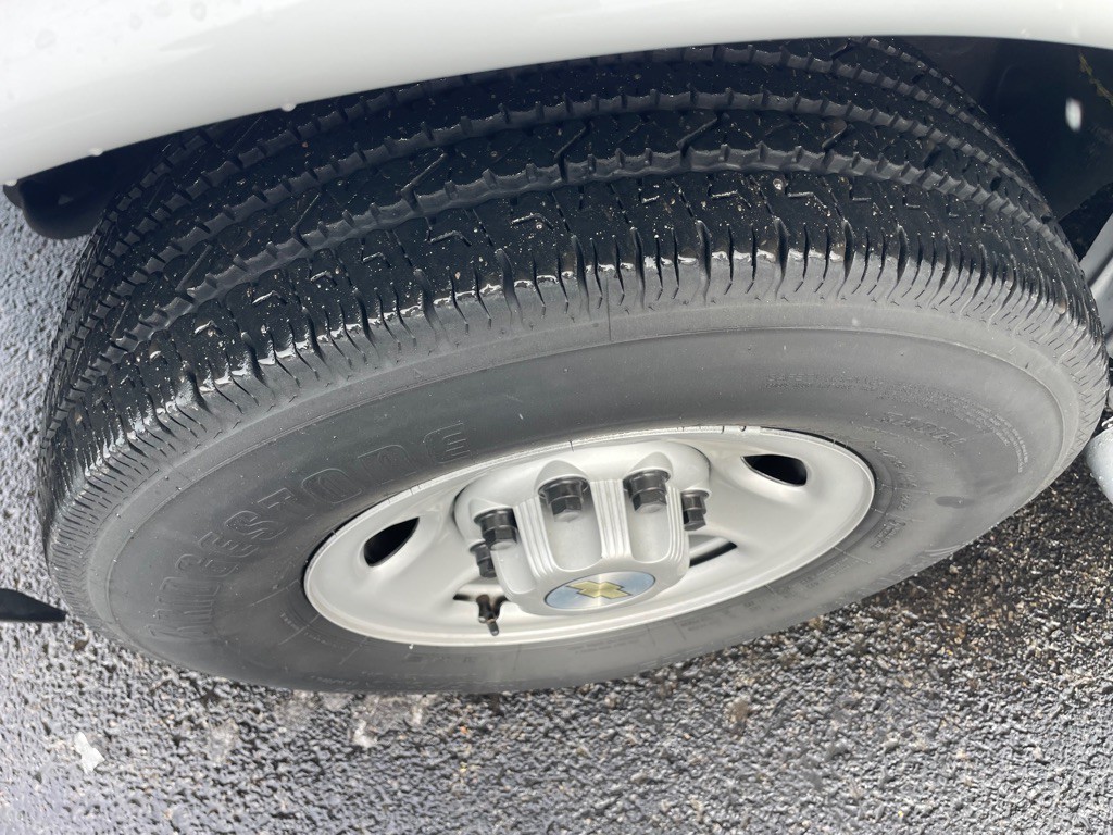 2023 Chevrolet Express Image 17