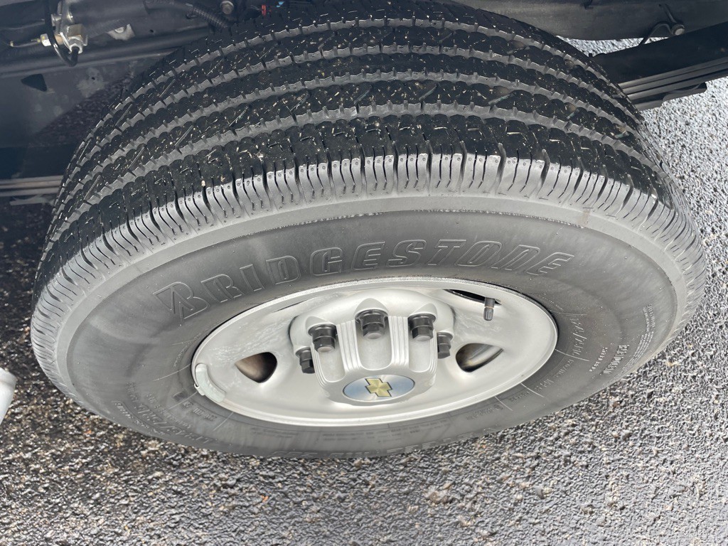 2023 Chevrolet Express Image 20