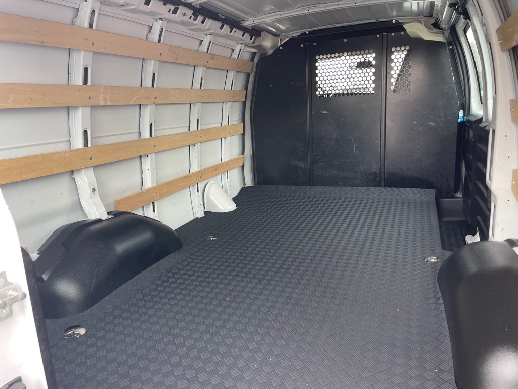 2023 GMC Savana Image 5