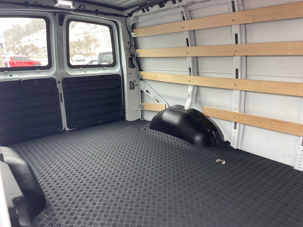 2023 GMC Savana Image 6