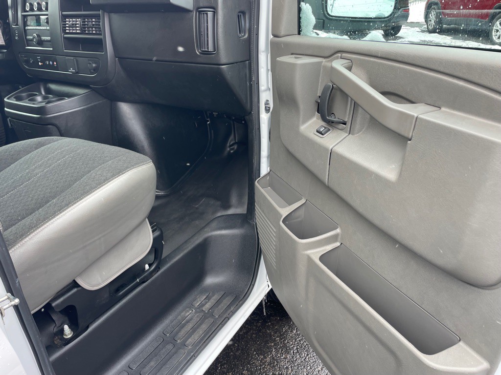 2023 GMC Savana Image 7