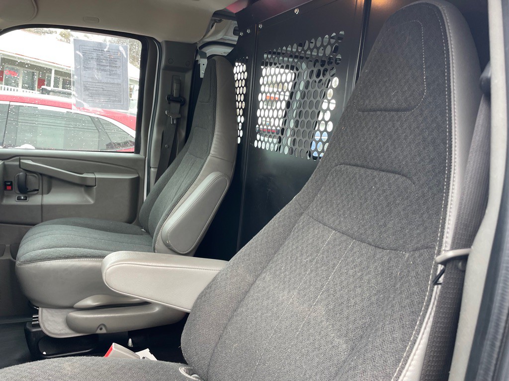 2023 GMC Savana Image 8