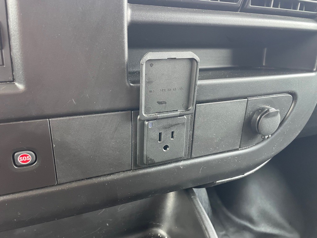 2023 GMC Savana Image 12