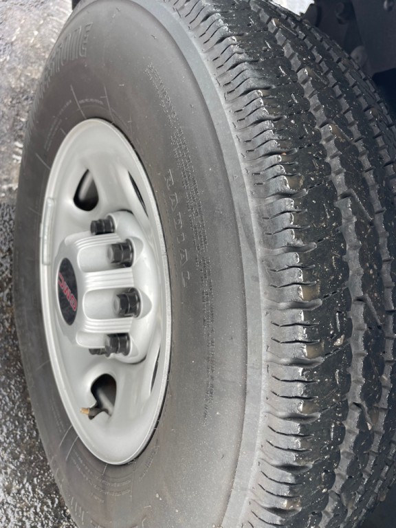 2023 GMC Savana Image 15