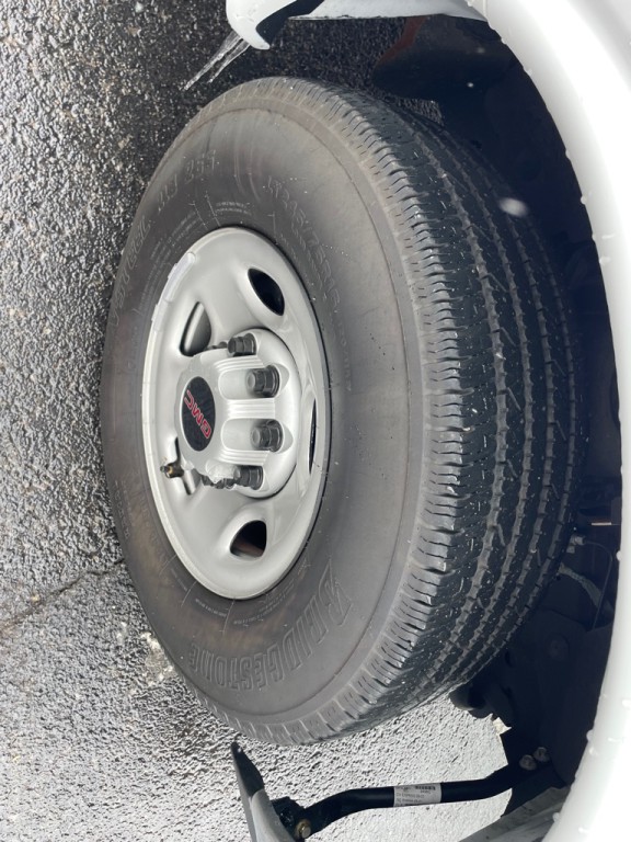 2023 GMC Savana Image 18