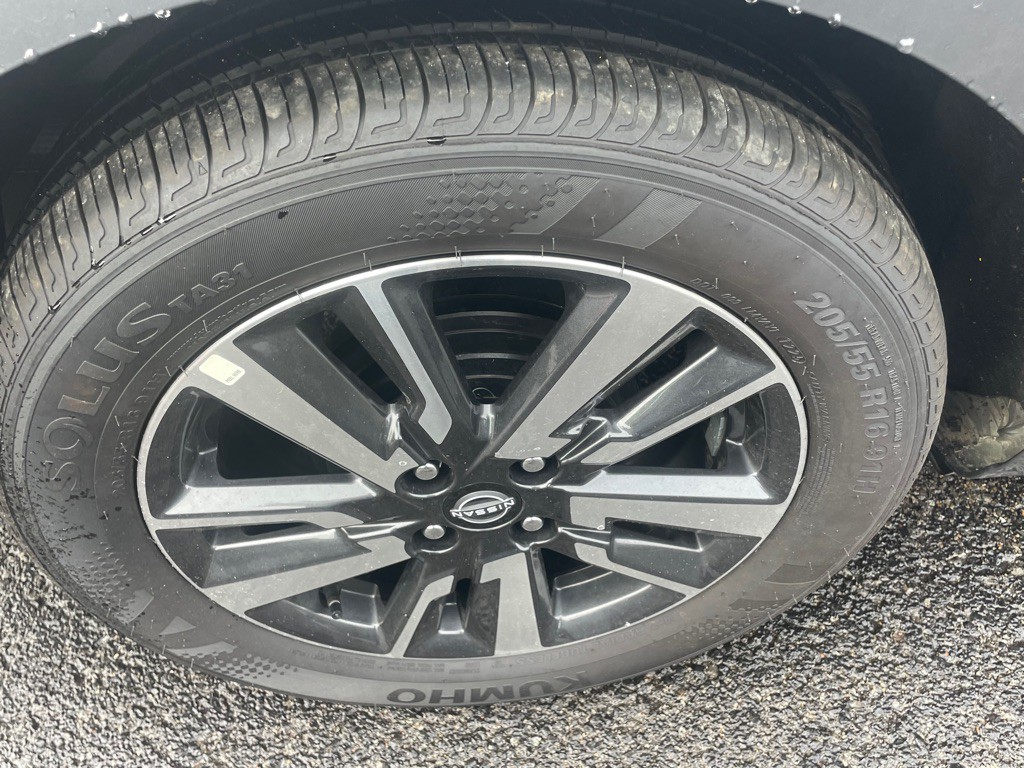 2025 Nissan Versa Image 34