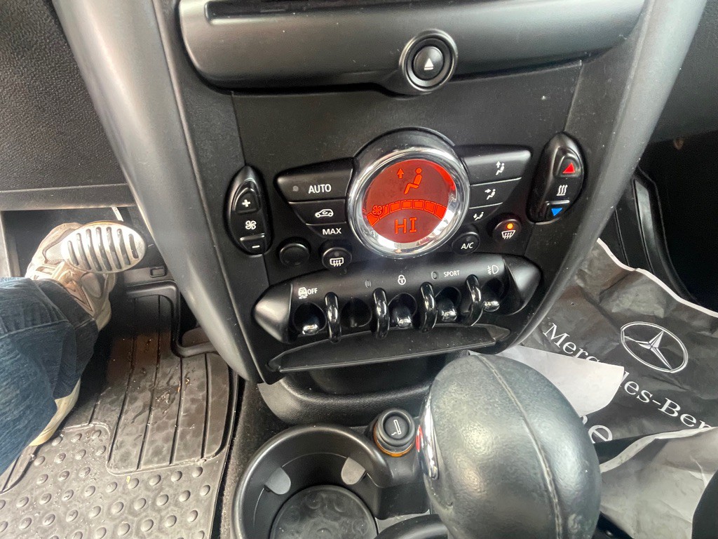 2015 MINI Cooper Image 10