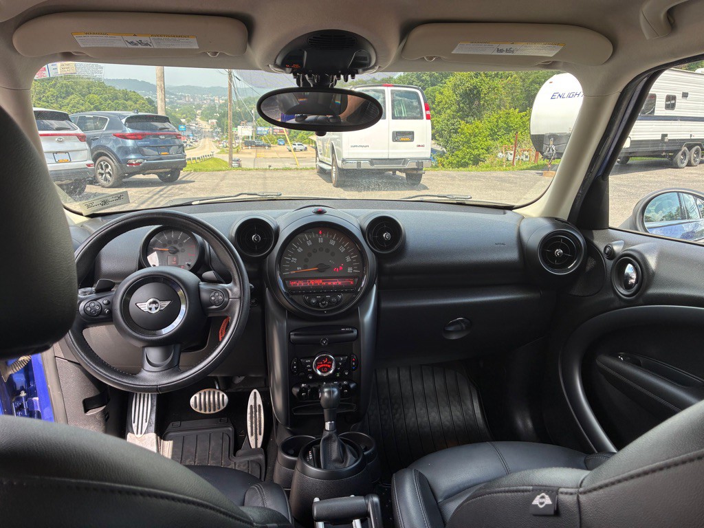 2015 MINI Cooper Image 13